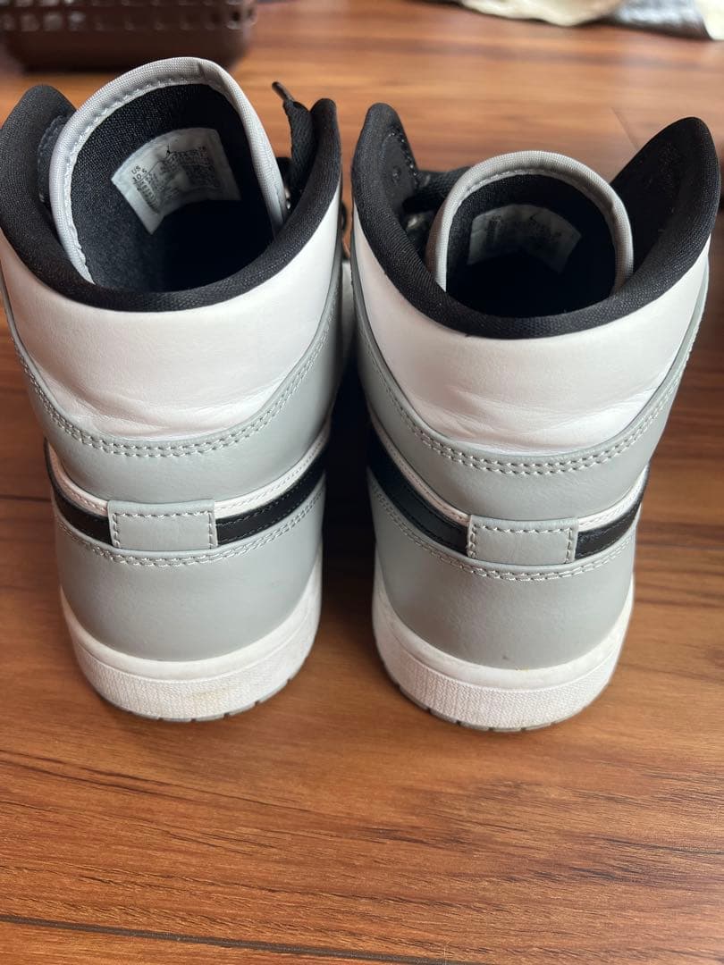 モモ　Nike Air Jordan 1 Mid ホワイト/グレー/