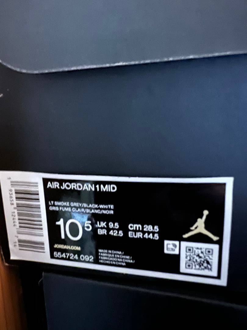 モモ　Nike Air Jordan 1 Mid ホワイト/グレー/