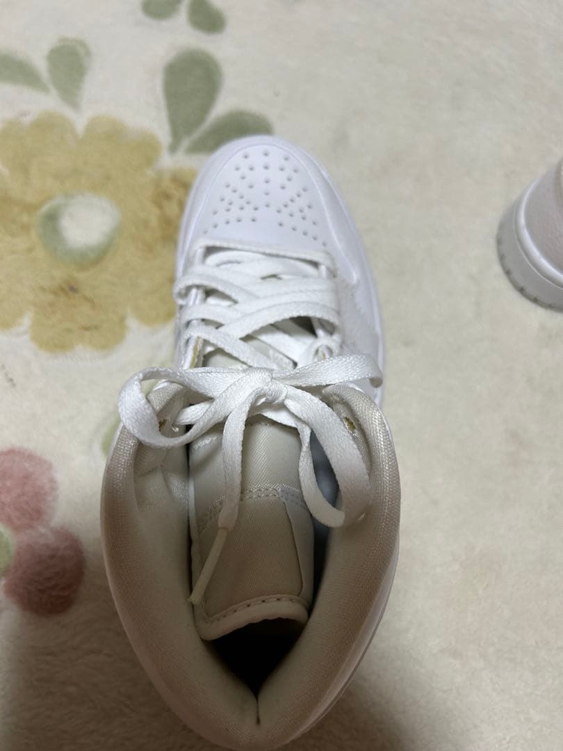 AIR JORDAN 1 MID トリプルホワイト