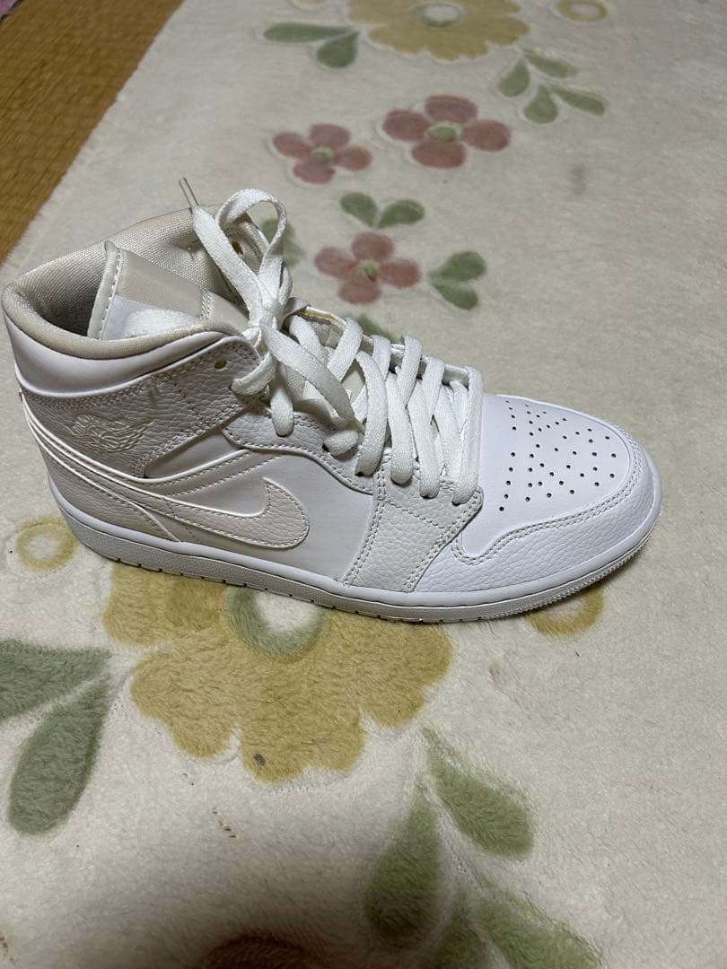 AIR JORDAN 1 MID トリプルホワイト