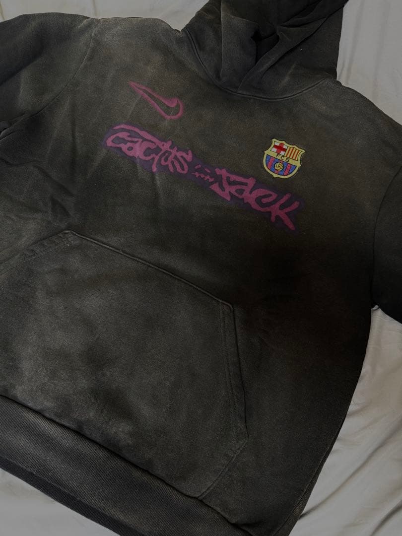 新品 Nike バルセロナ Travis Scott パーカー L
