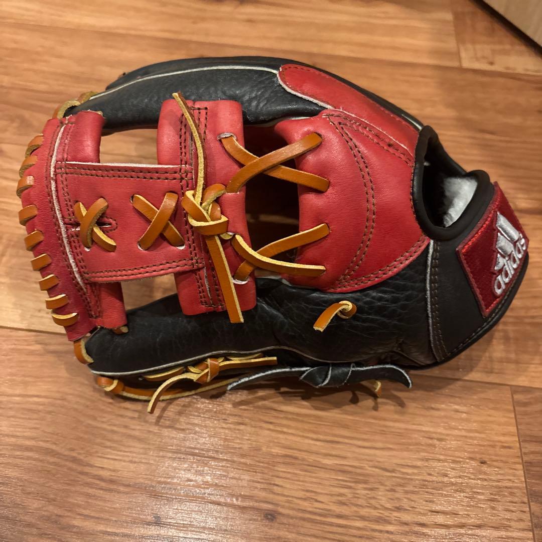 adidas 軟式グローブ 内野手用　黒/赤　最終値下げ