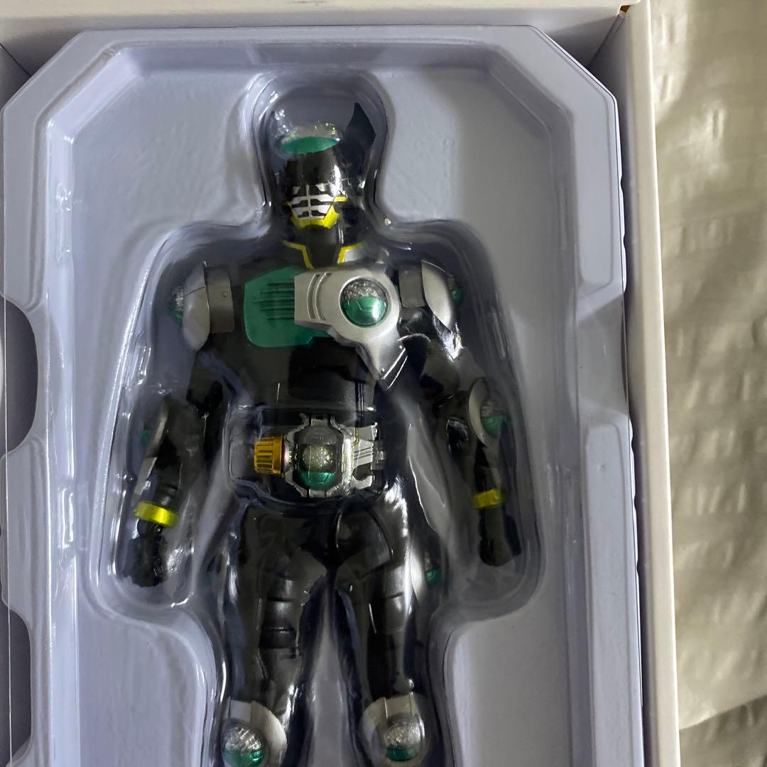真骨彫　SHフィギュアーツ　仮面ライダーバース