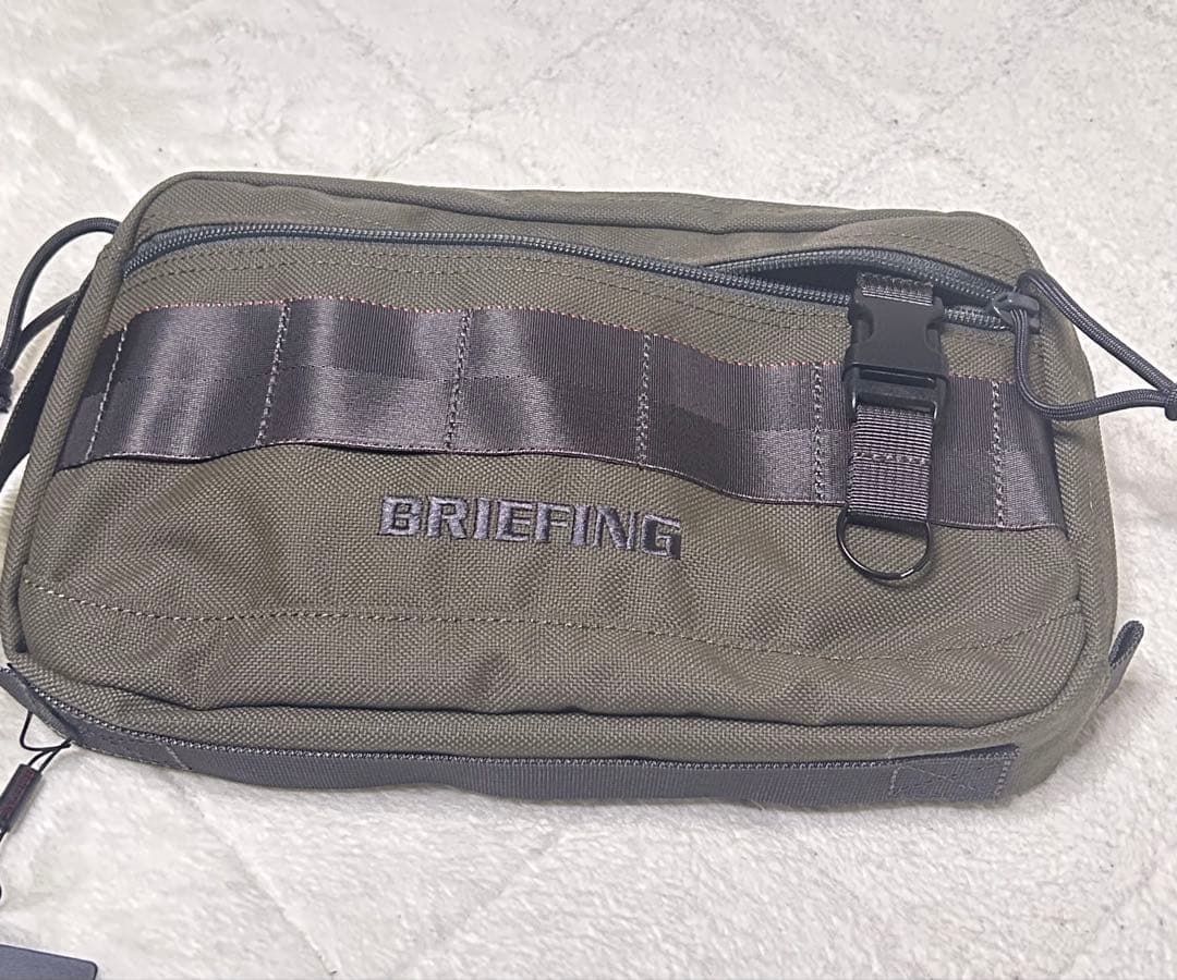 新品 BRIEFING ラウンドポーチ クラッチバッグ レンジャーグリーン