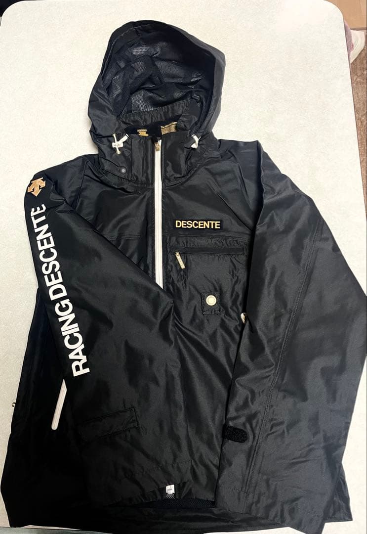 DESCENTE ブラックジャケット RACING DESCENTE