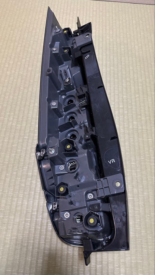 トヨタヴォクシー　80系後期　純正 テールランプ（右側）　VOXY【送料無料】