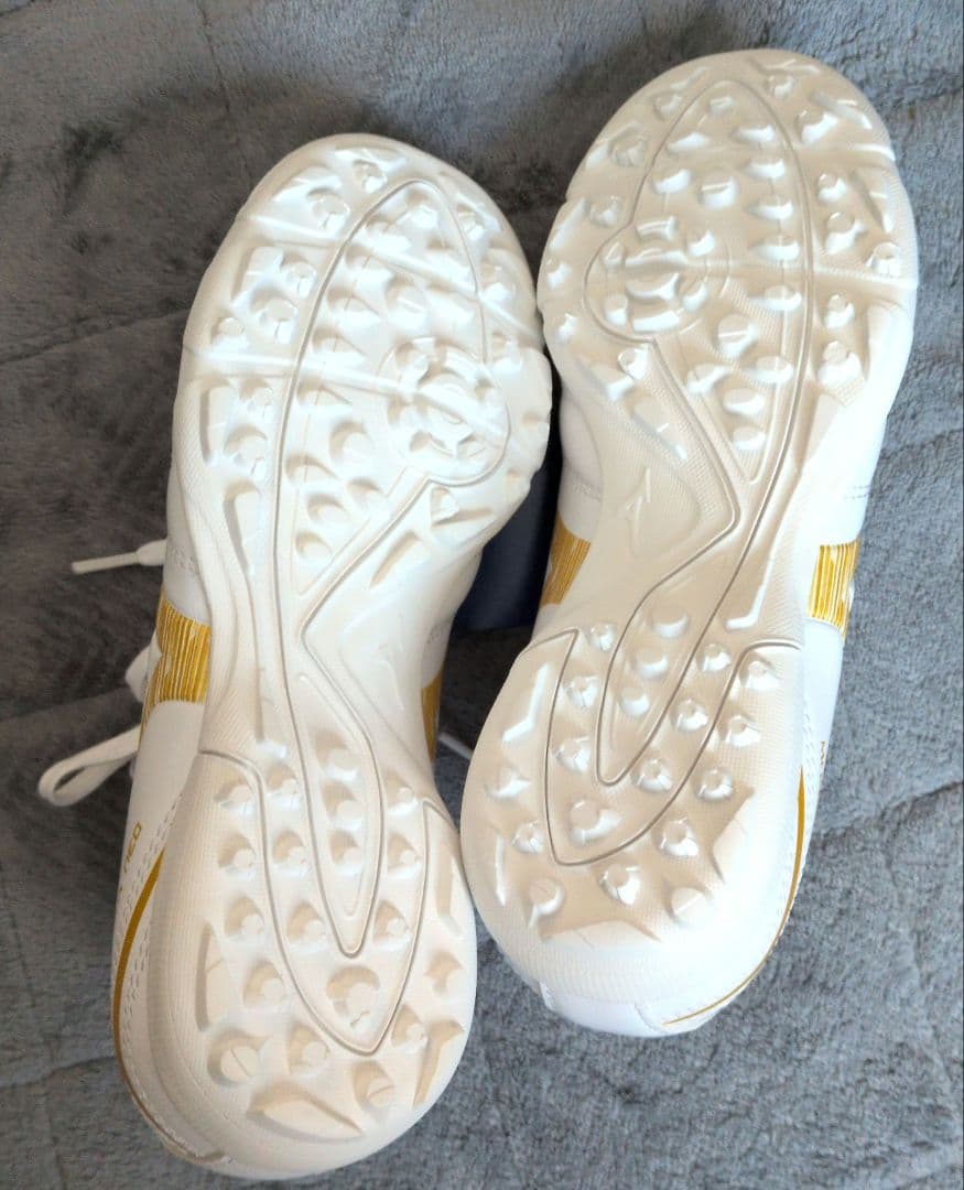 Mizuno WIDE サッカーシューズ ホワイト/ゴールド 22cm