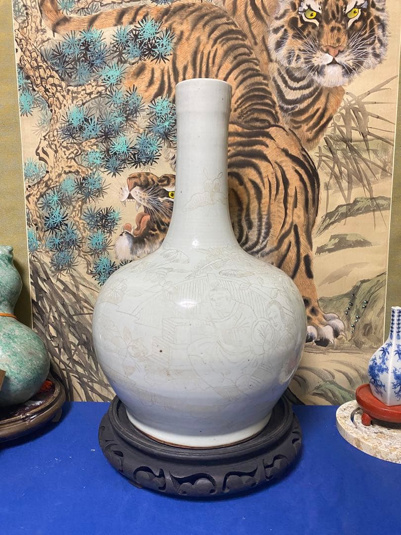 清朝　中国美術　清朝　清時代　白磁　刻人物画天球瓶　花瓶　時代物　古物保証