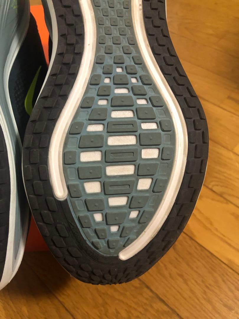NIKE ナイキ ズーム ボメロ プラス　27.5ｃｍ　メンズ