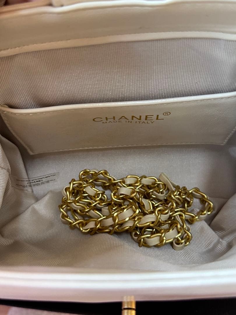 CHANEL アイボリー ミニバッグ