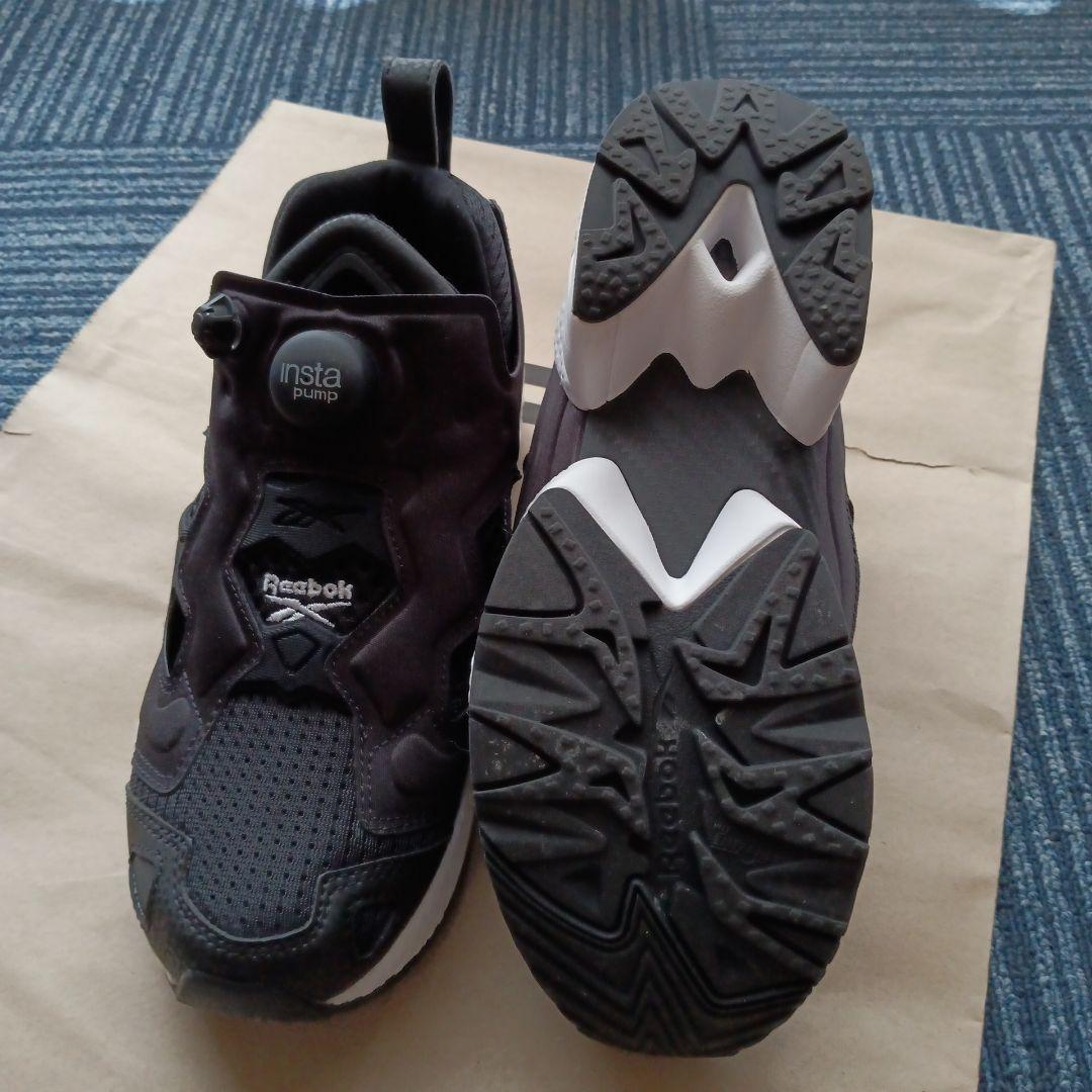 Reebok Insta Pump ブラックスニーカー