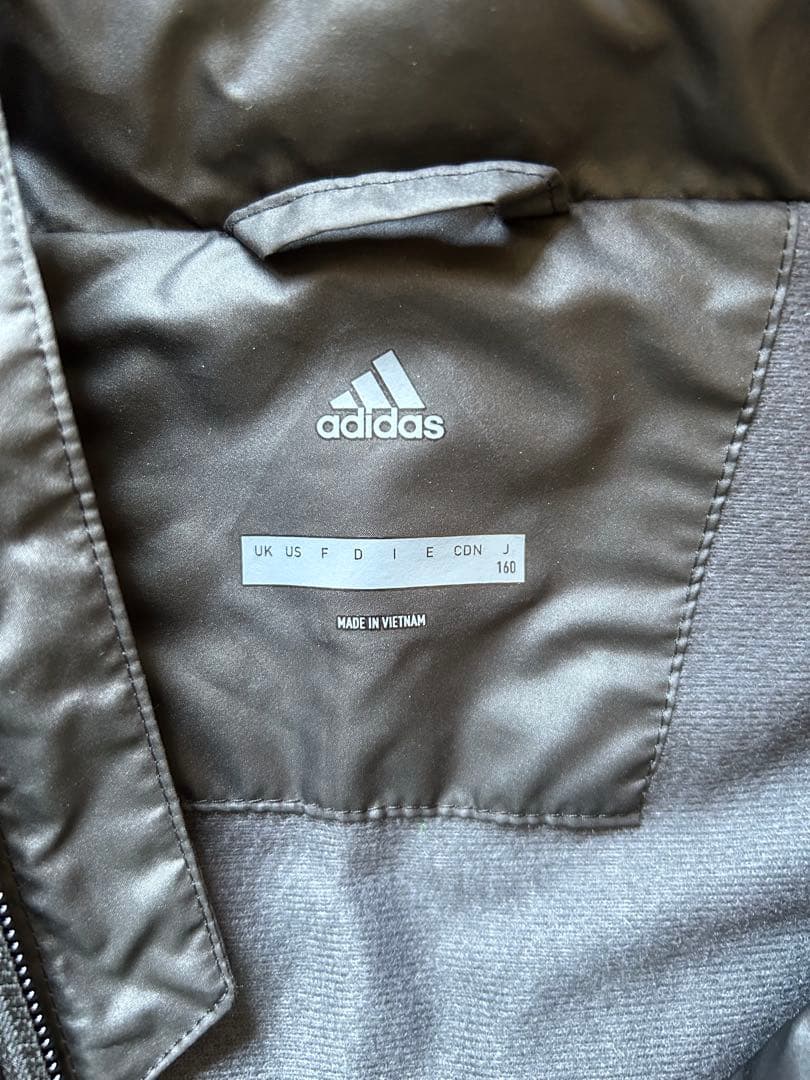 adidas フード付きベンチコート 160サイズ　ブラック　白のラインとロゴ