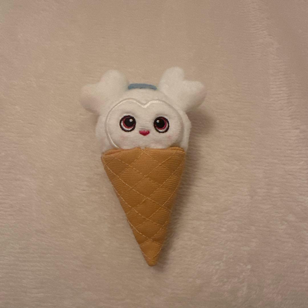 TWICE ダブリー アイスクリームぬいぐるみバッチ