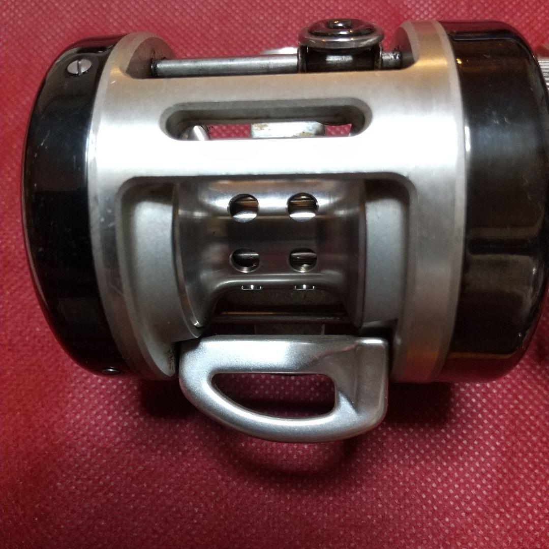 RYOBI　バリウス　F200 ベイトリール バス釣
