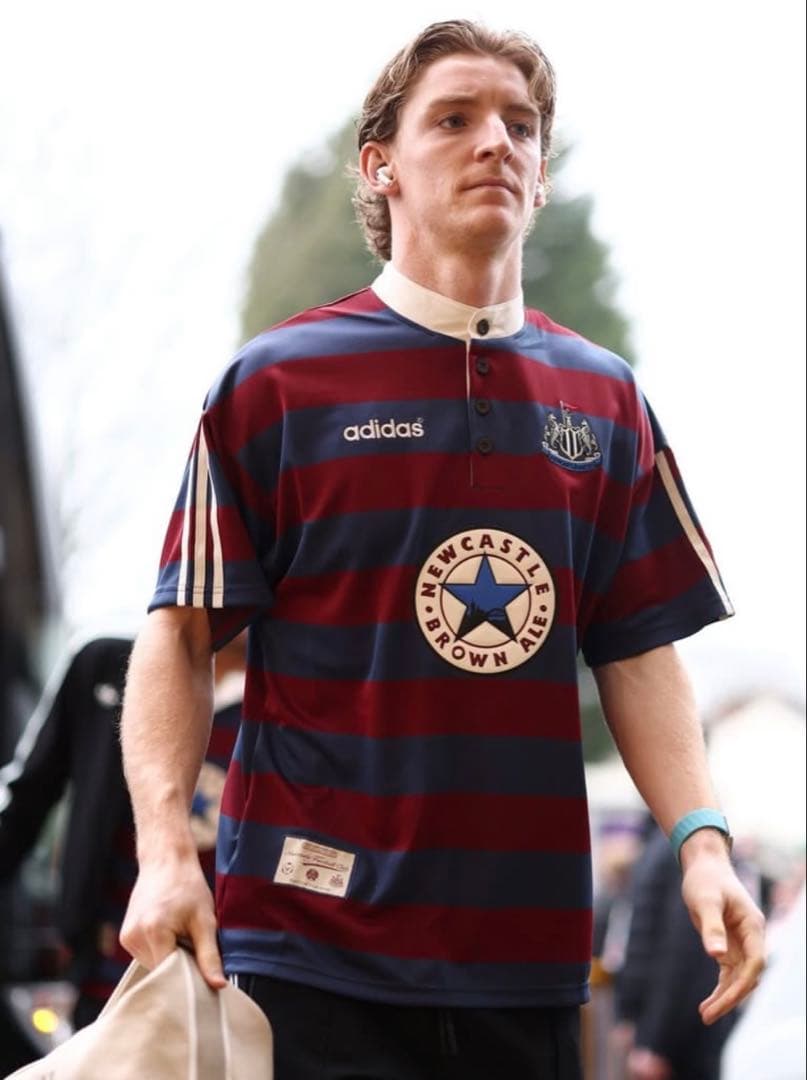 ニューカッスル　復刻　ユニフォーム　adidas Tシャツ　ゴードン　古着