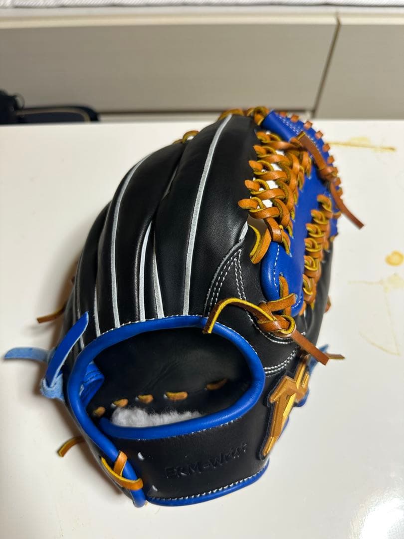 アトムズ牧秀悟モデルグローブ