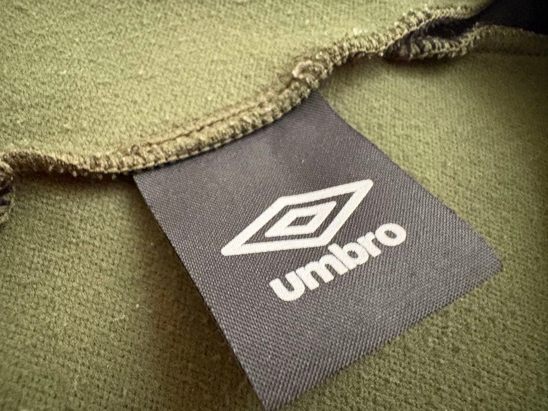 【美品】umbro メンズ暖かフリース ハーフジップ　ハイネック　ジャージ　L