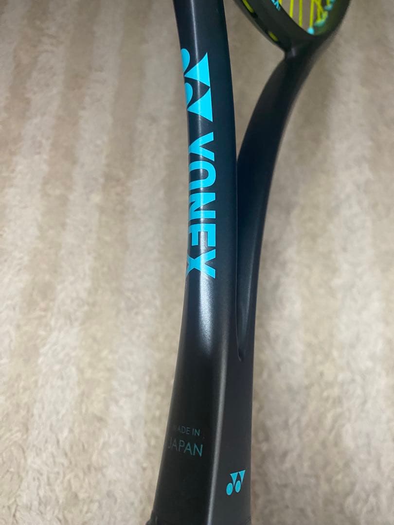 YONEX ジオブレイク70Sラケットケース、ストリング、タイヤグリップ3色付き