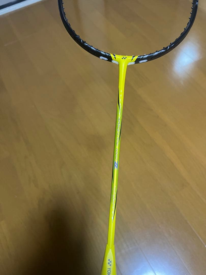 ヨネックス　ナノフレア1000z 4UG6