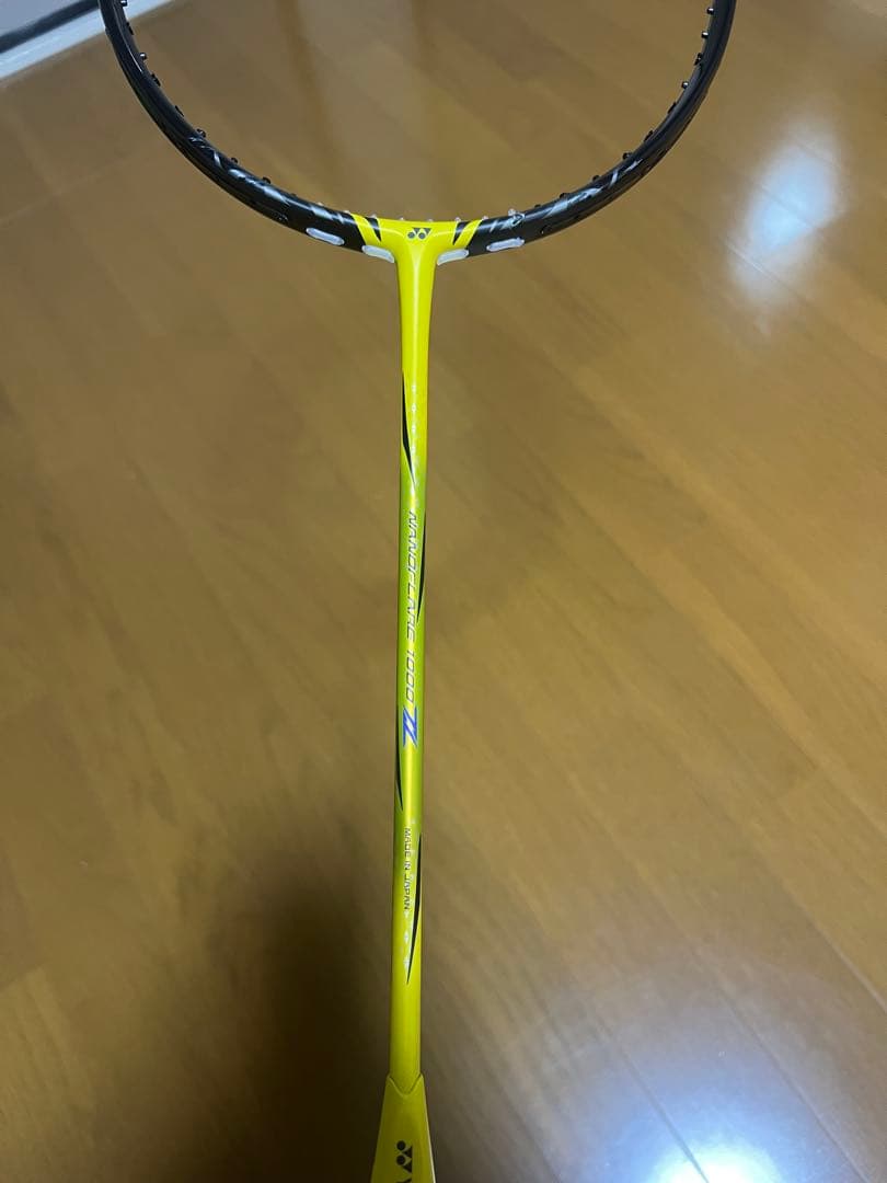 ヨネックス　ナノフレア1000z 4UG6