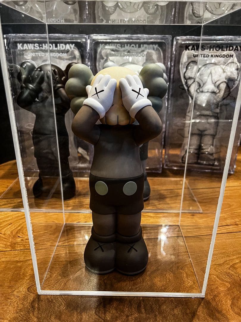 【正規品】KAWS HOLIDAY フィギュアセット
