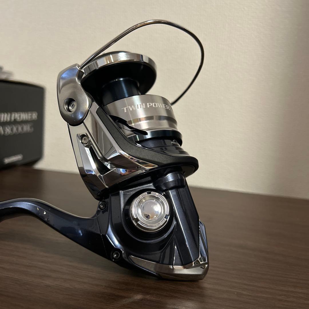 美品 21TWINPOWER SW 8000HG スピニングリール　ツインパワー