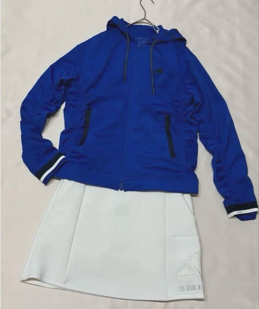 新品adidasゴルフ　シャーリングフーディー　ダンボールニットスカート　爽やか