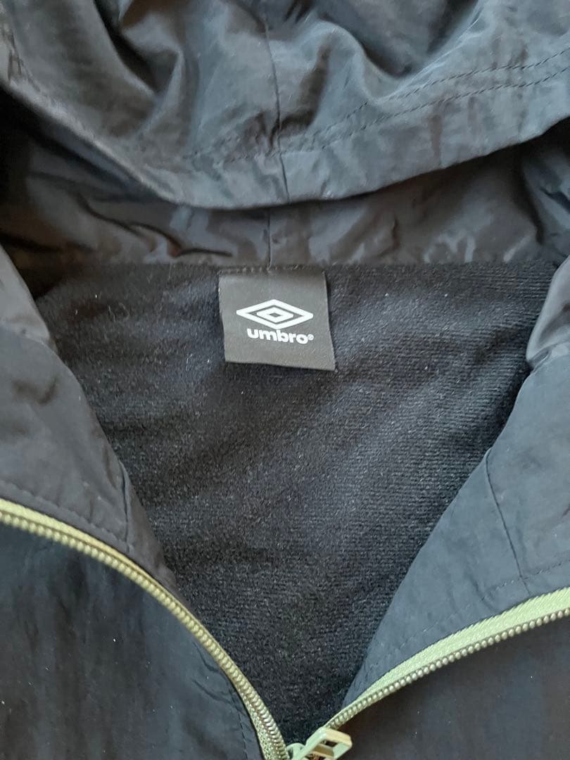 umbro ナイロンセットアップ　裏起毛　ブラック L