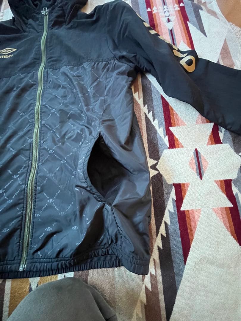 umbro ナイロンセットアップ　裏起毛　ブラック L