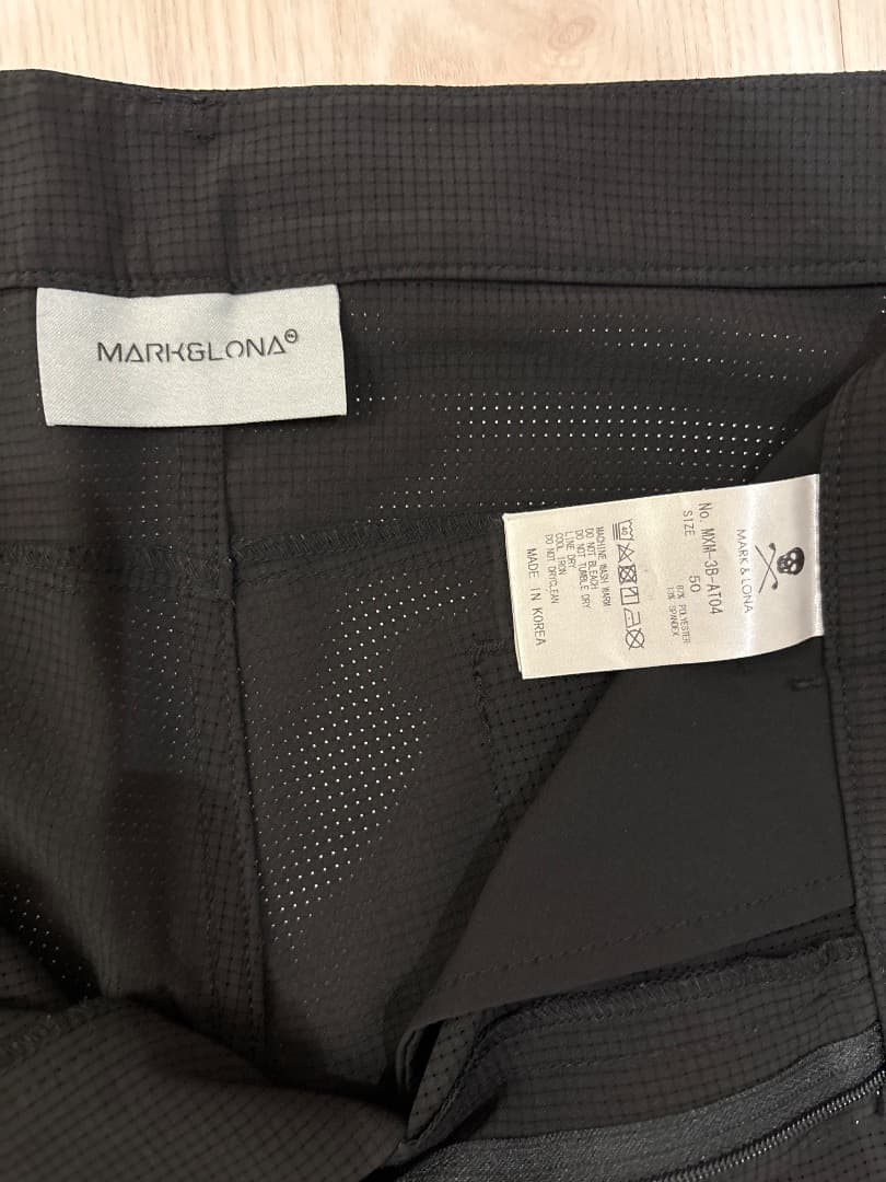 MARK&LONA ブラックパンツ スカルプリント