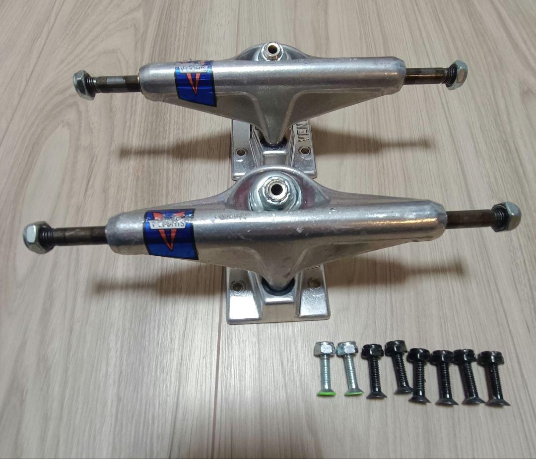 VENTURE TRUCK 5.2 LOW V-LIGHT ベンチャー トラック