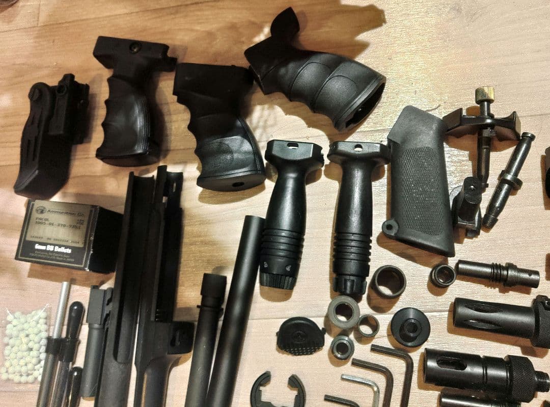 マルイ 電動 MP7A1 ジャンク 純正マガジン×6 多弾 ×6外装・光学等盛合