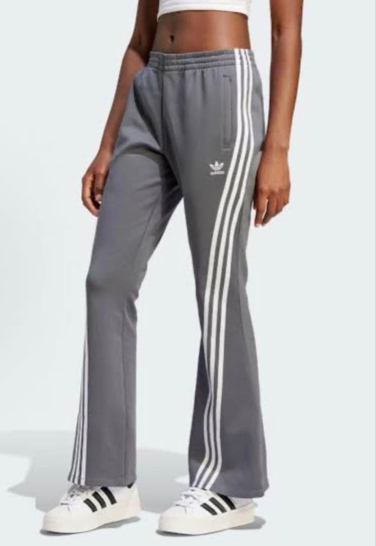 adidas Adilenium フレア トラックパンツ サイズS（グレー）