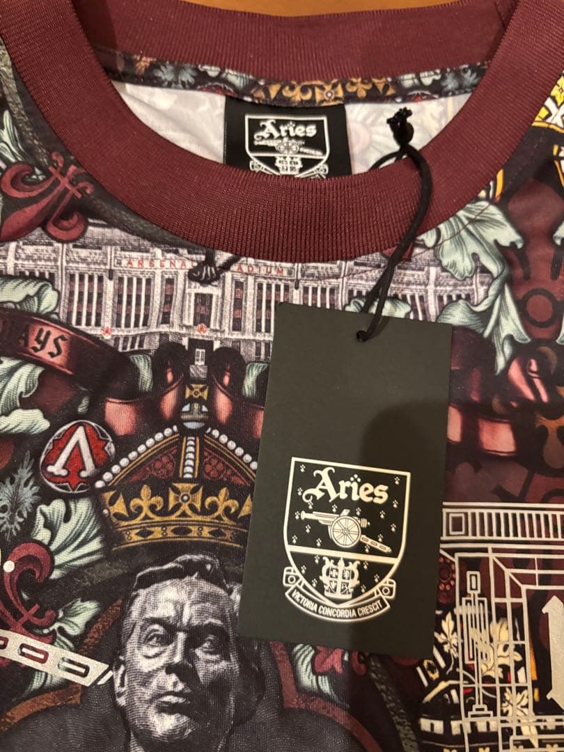新品未使用ARSENAL×AriesロングスリーブTシャツ　ステンドグラス