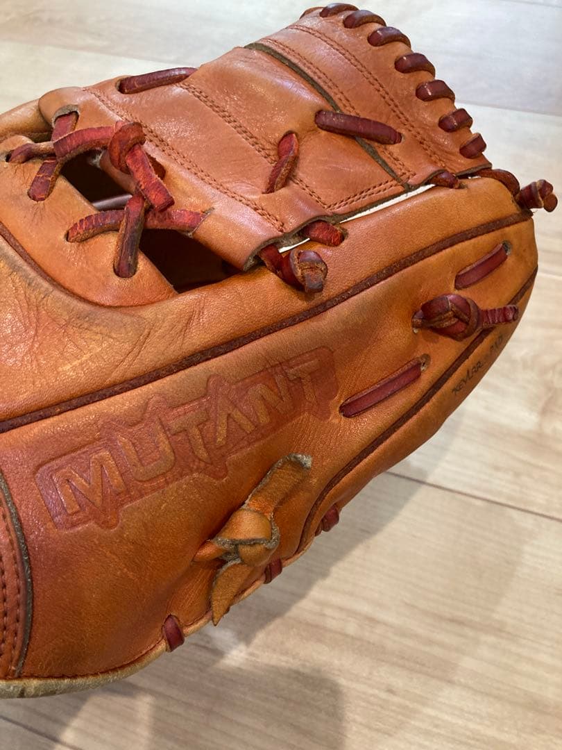メルカリ市限定品　初代ビューリーグ　ミュータント 軟式グローブ　内野　ミズノ