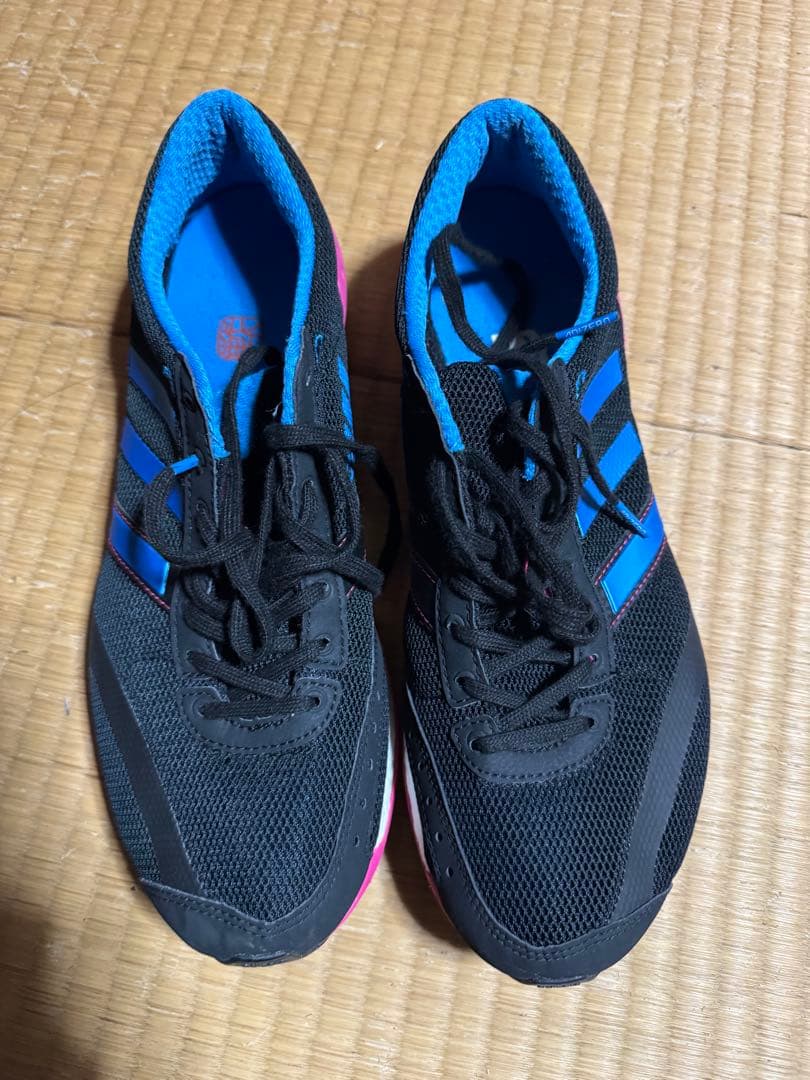 adidas スパイクシューズ ブラック/ブルー/ピンク