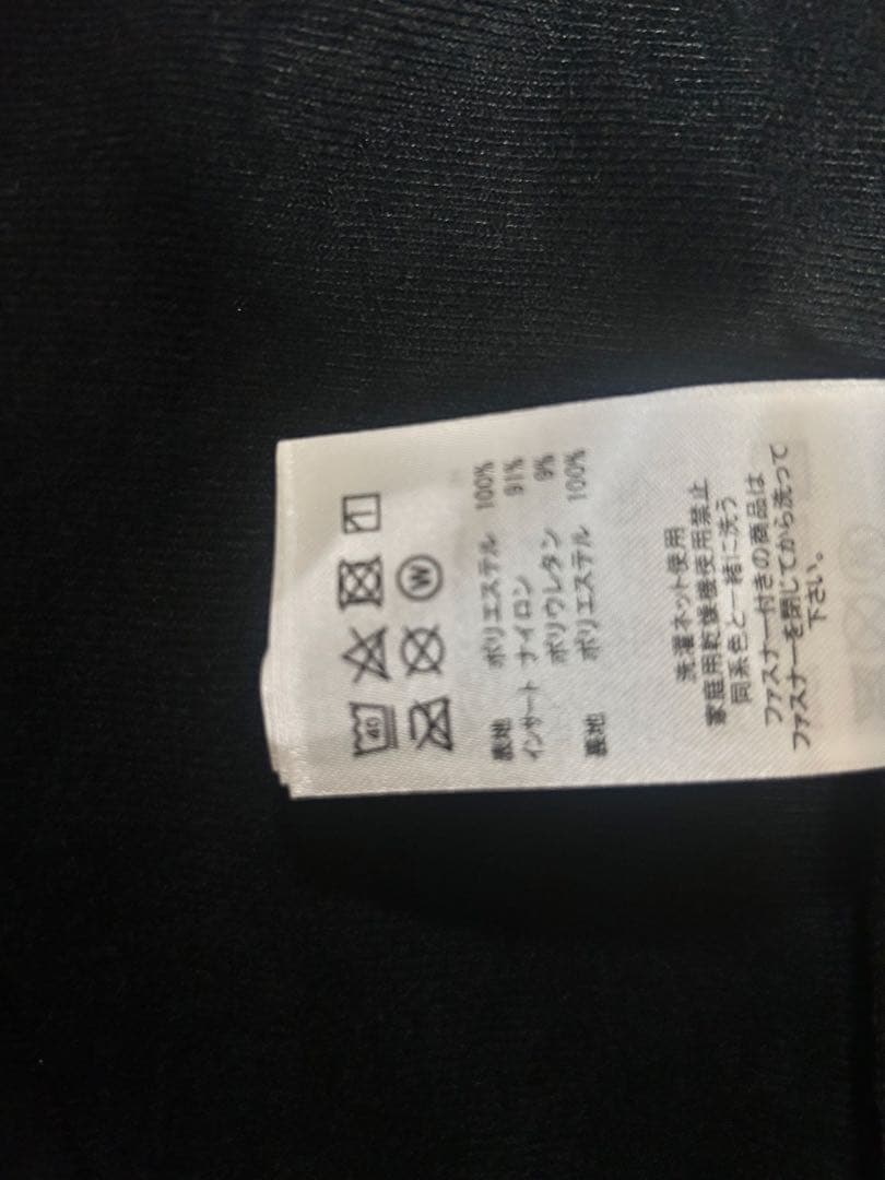 Oakley ウィンドブレーカー 黒とピンクの模様