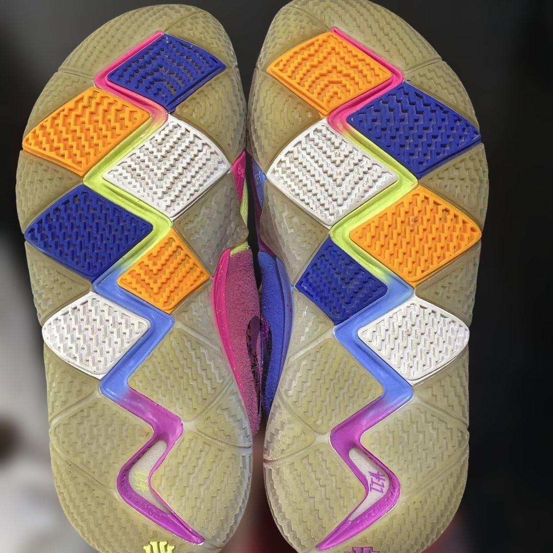 Nike KYRIE4バスケットシューズ イエロー/パープル