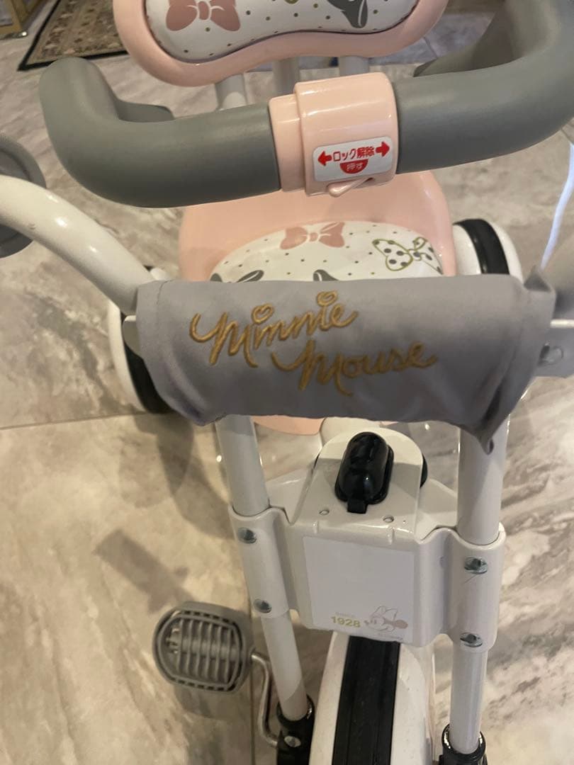 ディズニー トライクピュア　三輪車（ピンク）かじとり おしゃれ トイザらス限定