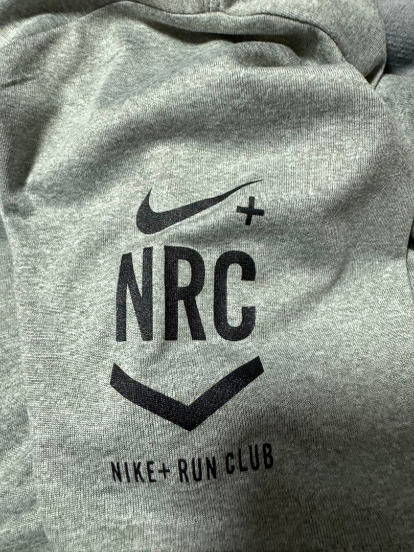 NIKE Tシャツ　NIKE RUN CLUB