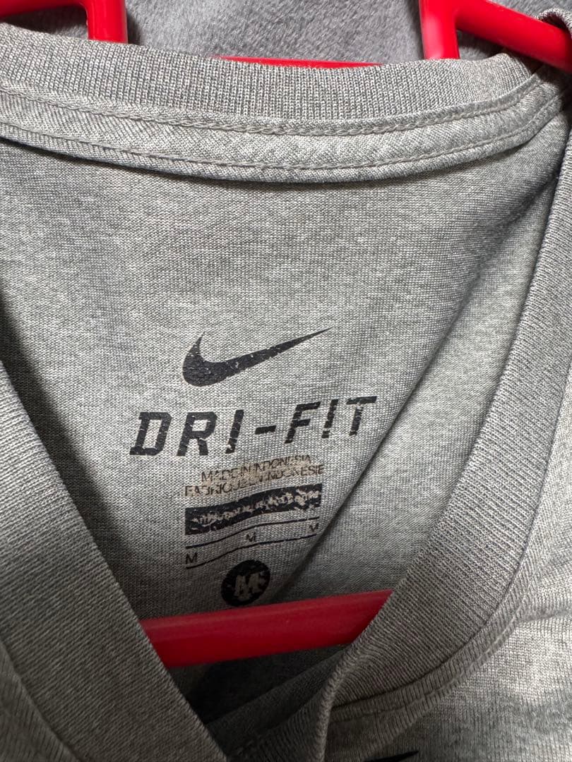 NIKE Tシャツ　NIKE RUN CLUB