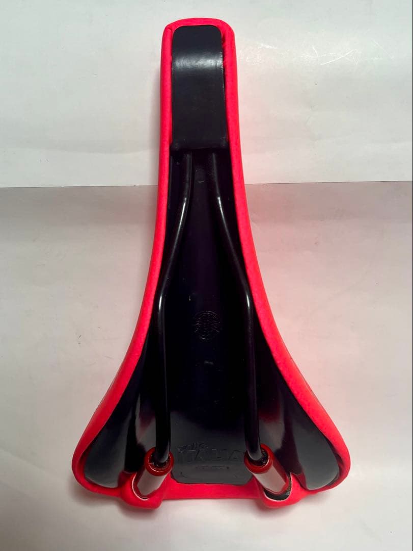 【未使用品】Selle ITALIA d.s.a. 搭載サドル