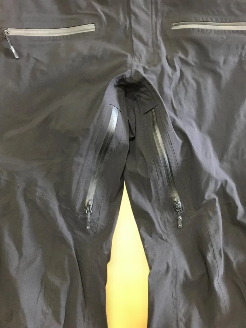 春スキー!オークリー３レイヤー　ストレッチパンツ　ブラック　Mサイズ美品