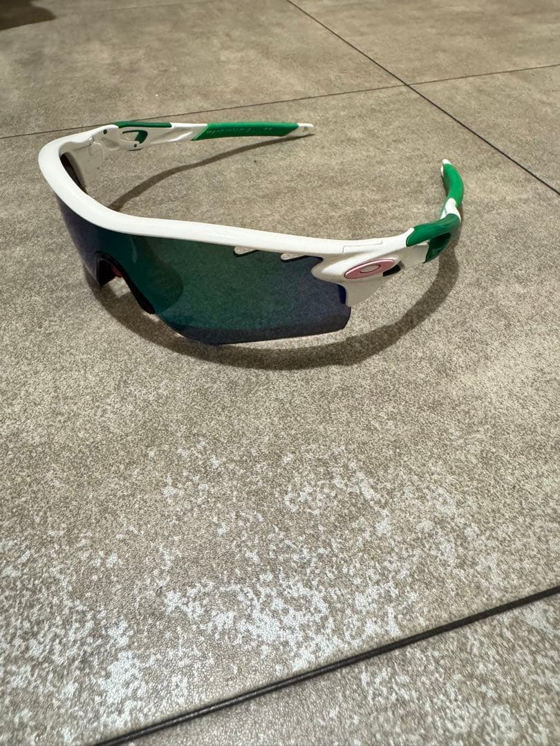 Oakley Custom サングラス ホワイト/グリーン