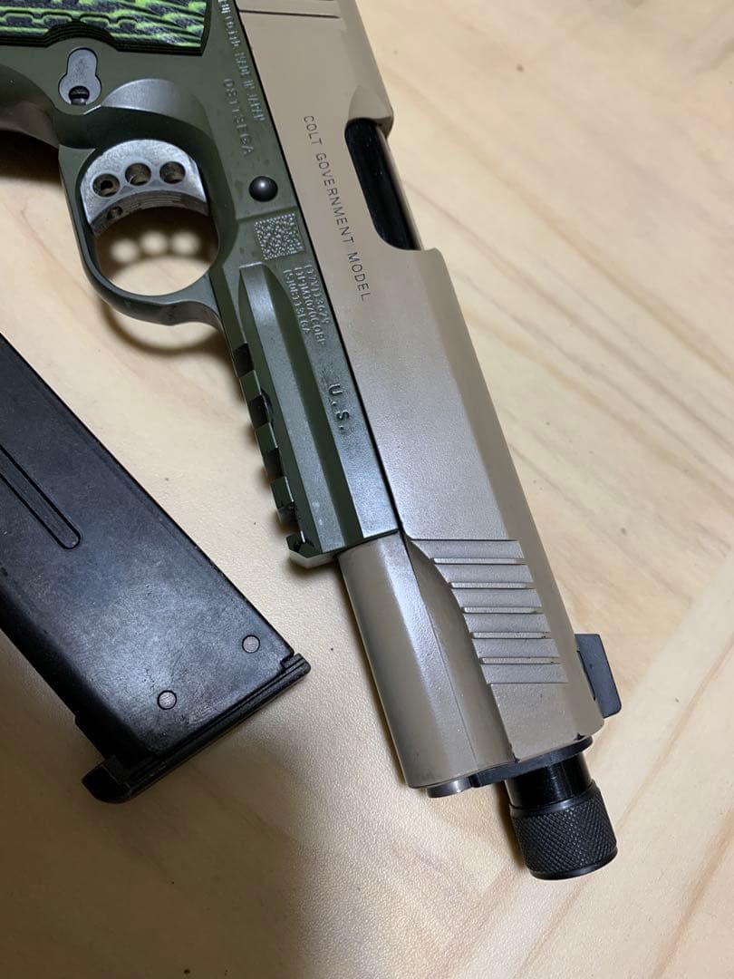 東京マルイ　M45A1　TANカラー　ガスブローバック　外装カスタムマガジン2個