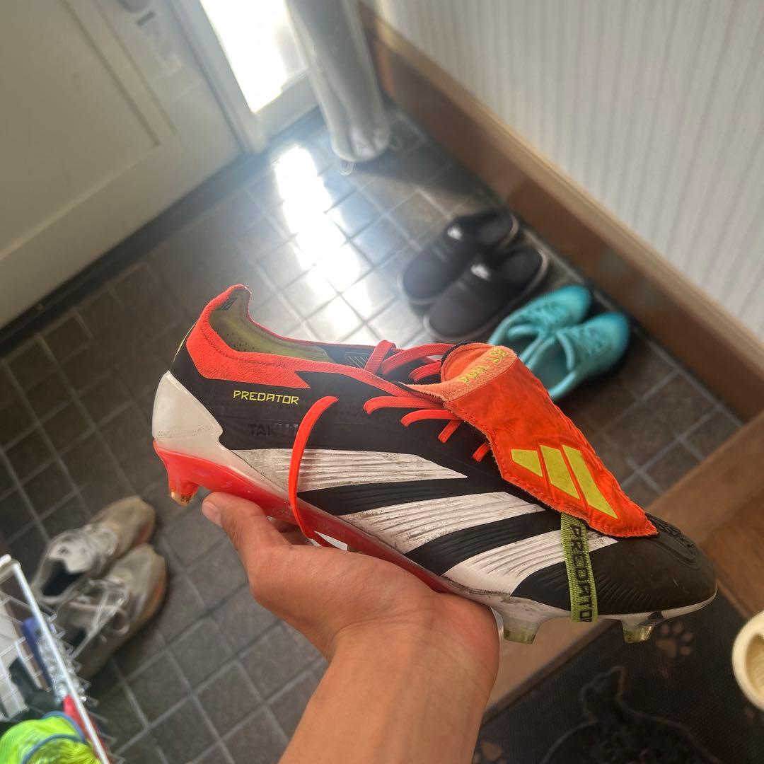 adidasスパイクプレデターエリート