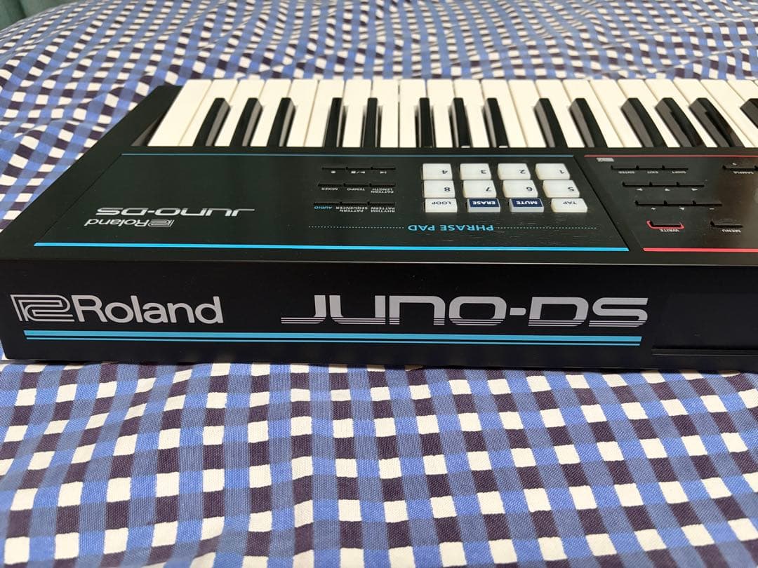 【美品】Roland JUNO-DS 61鍵 シンセサイザー スタンド・ペダル付