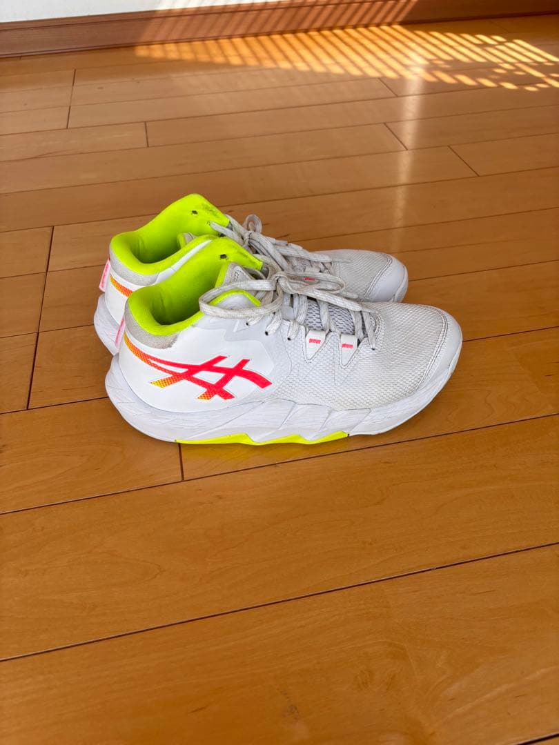 ASICS バスケットボールシューズ ホワイト/イエロー/オレンジ
