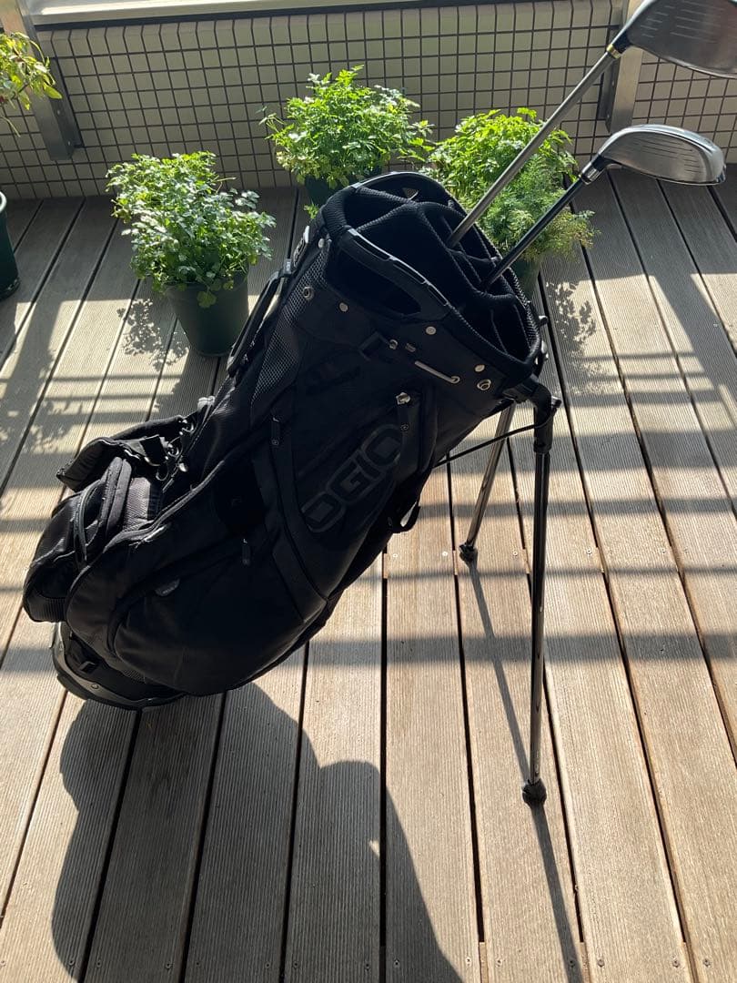 OGIO オジオ スタンド式 キャディバッグ 軽量 口枠多分割 ゴルフバッグ