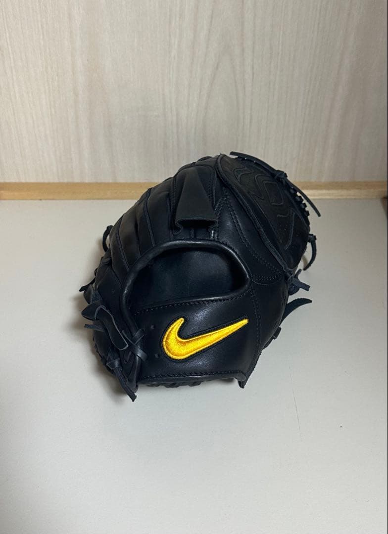 Nike 投手用グローブ　黒